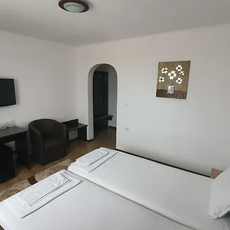 Hotel семеен хотел-ресторант етно чакала 3*